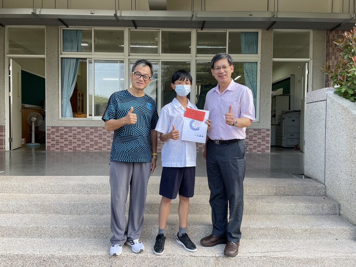 賀！本校學生1年18班潘宥澄同學參加111學年【說出遠距新文化】新住民語文說故事比賽榮獲國中組佳作。