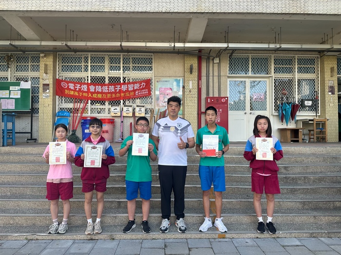 校內頒獎合照