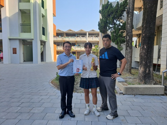 317黃米妮同學頒獎照片1圖片