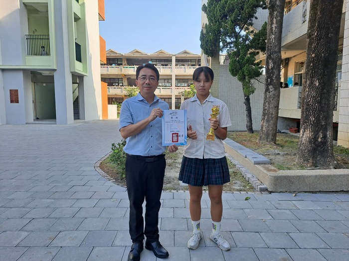 317黃米妮同學頒獎照片2圖片